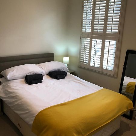 Stylish & Spacious 3 Bed Victorian House Sleeps Up To 7 - Near O2, Museums, Excel, Mazehill Station 12 Mins Direct Into London Bridge Villa ภายนอก รูปภาพ