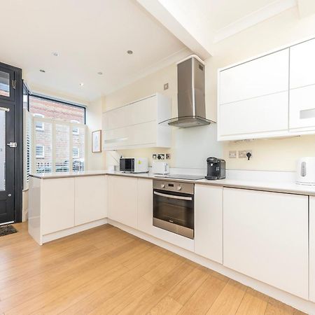 Stylish & Spacious 3 Bed Victorian House Sleeps Up To 7 - Near O2, Museums, Excel, Mazehill Station 12 Mins Direct Into London Bridge Villa ภายนอก รูปภาพ