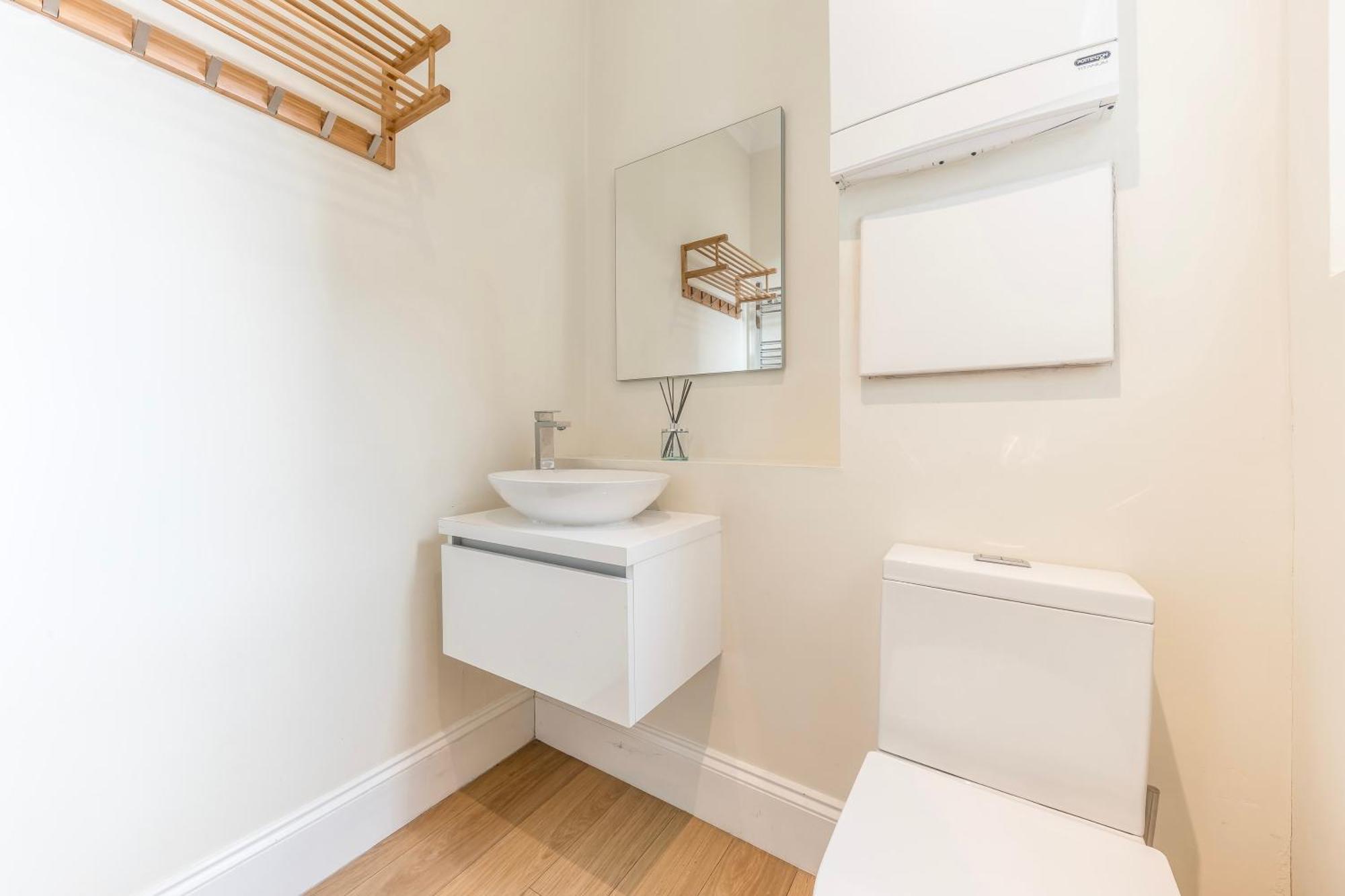 Stylish & Spacious 3 Bed Victorian House Sleeps Up To 7 - Near O2, Museums, Excel, Mazehill Station 12 Mins Direct Into London Bridge Villa ภายนอก รูปภาพ
