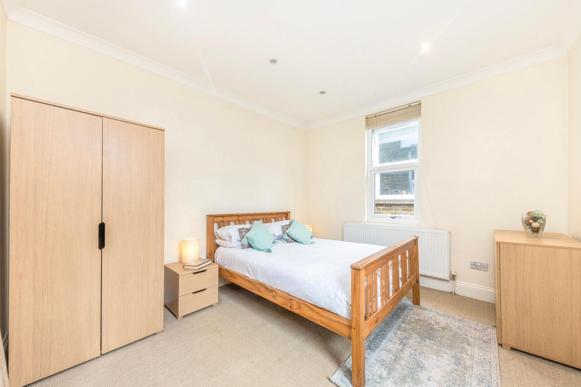 Stylish & Spacious 3 Bed Victorian House Sleeps Up To 7 - Near O2, Museums, Excel, Mazehill Station 12 Mins Direct Into London Bridge Villa ภายนอก รูปภาพ
